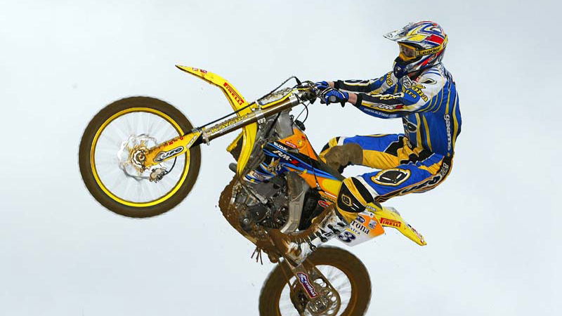 Smets receives knee surgery.