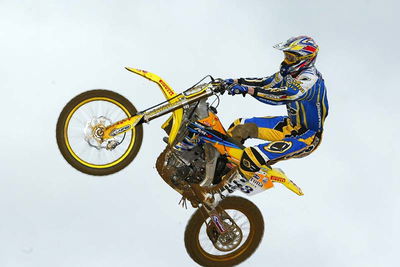 Smets receives knee surgery.