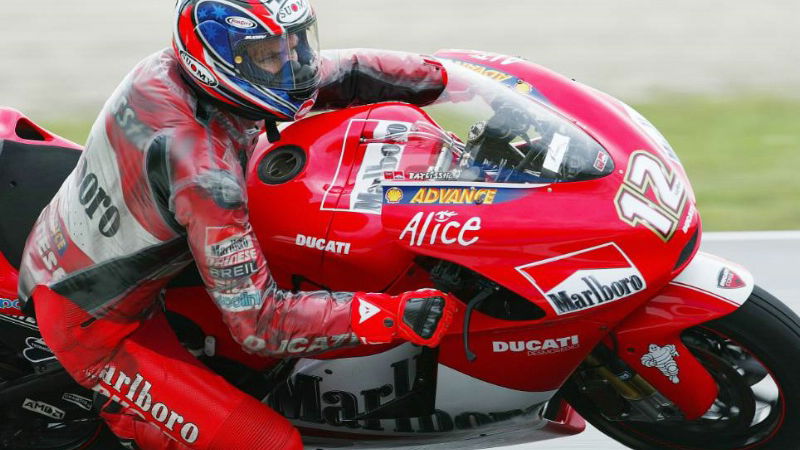 Bayliss 1.5secs clear in wet Donington warm-up.