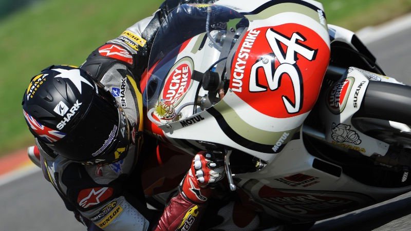 Redding rides ex-Kevin Schwantz 500cc Suzuki!
