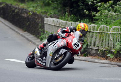 Farquhar and Amor to race at TT 2014