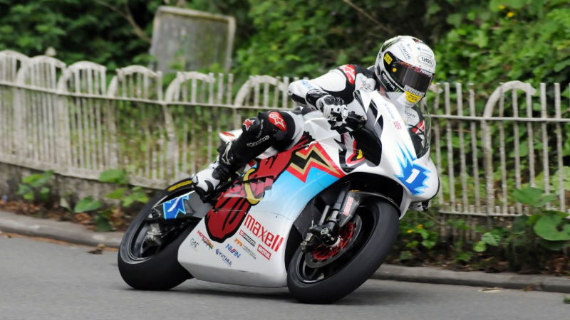 TT2014: McGuinness sets 117mph lap on electric bike