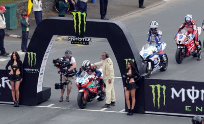 TT2014: McGuinness sets 117mph lap on electric bike