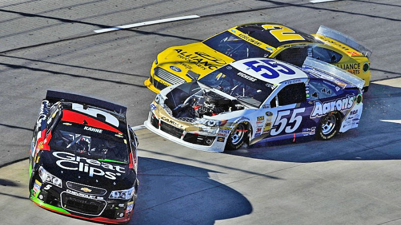 Vickers and Kahne feud at Martinsville