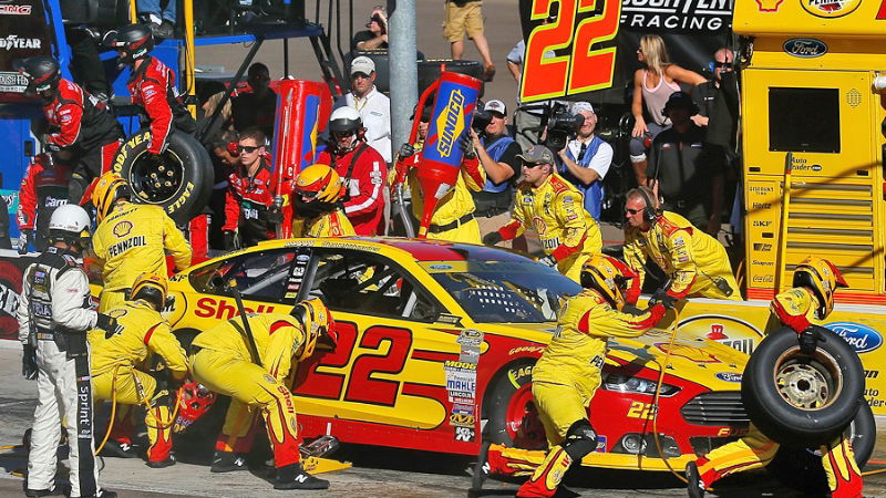 Logano survives roller coaster ride at Phoenix
