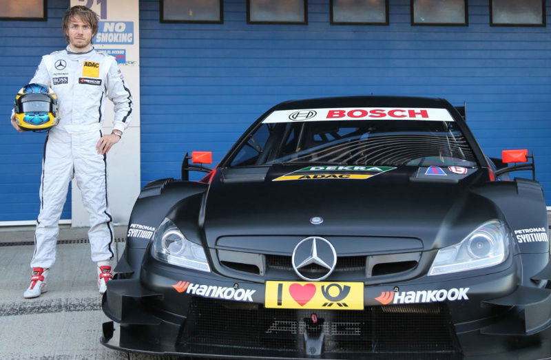 Mercedes confirms drivers, Petrov dropped
