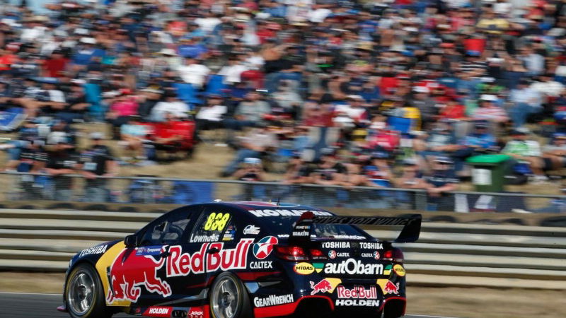 Lowndes eases to race one victory at Tasmania