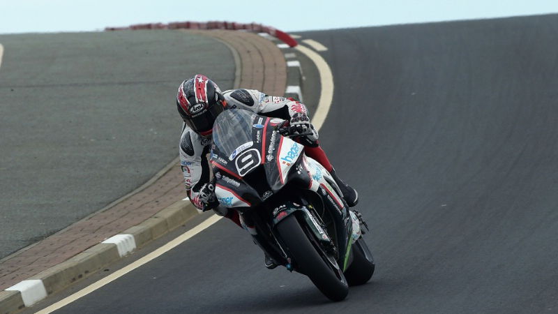 TT 2015: Hutchinson in late Yamaha deal for Supersport class