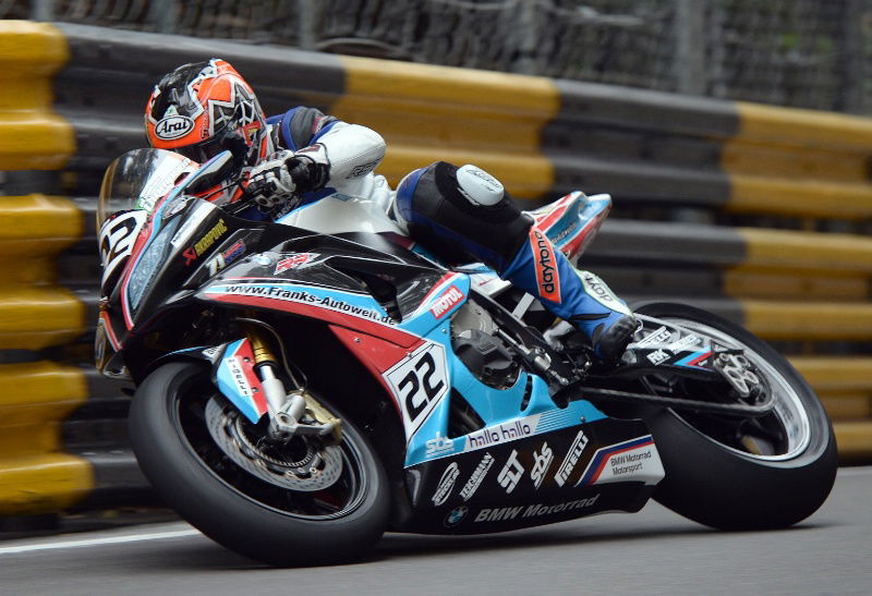 Ulster GP: Irwin edges Lintin for Supertwins pole
