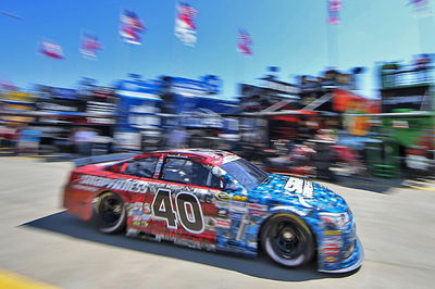 Kahne edges Jones by inches for Charlotte Truck win