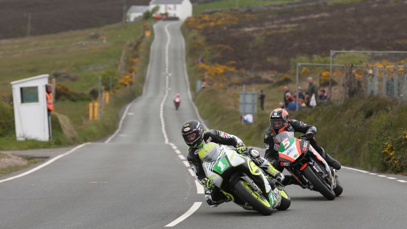 TT 2015: Farquhar fastest as opening practice hit by rain