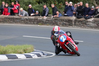 Manx Grand Prix: Dutch newcomer killed in practice