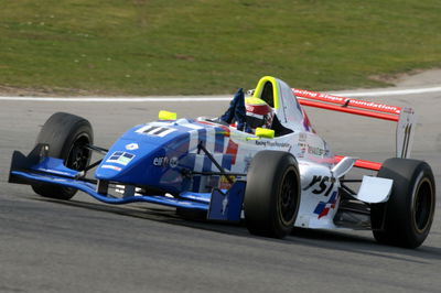 FRenault UK: Webb, Calado win at Brands