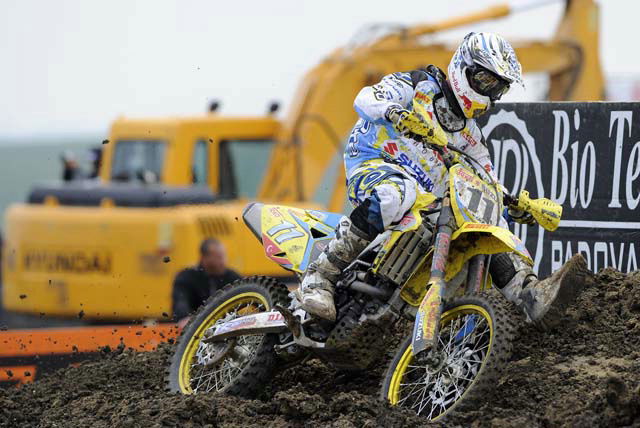Cairoli to KTM.