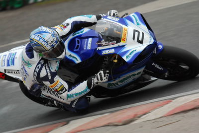 Leon Camier wins 2009 British Superbike title.