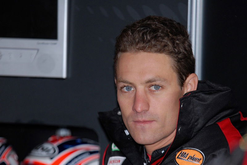 Camier ups advantage despite set backs