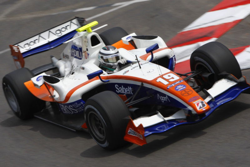 van der Garde snatches victory from Petrov