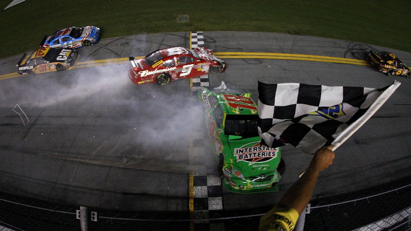 Stewart gets win in wild finish at Daytona