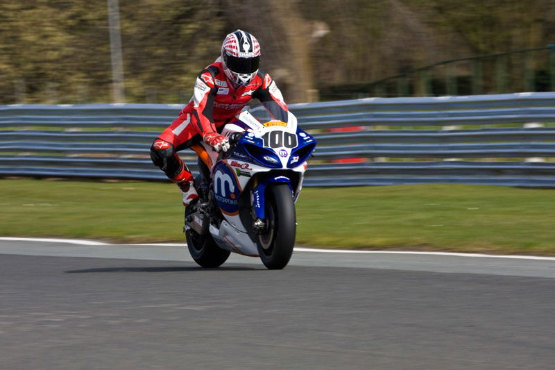 Neil Hodgson announces retirement