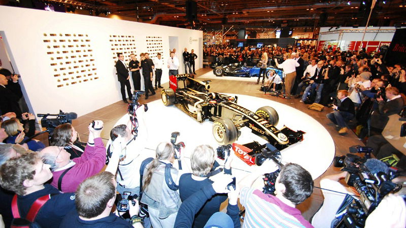 Lotus Renault debuts livery for 2011