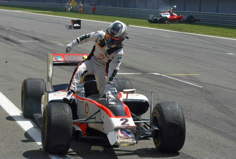 Pic holds on for lights-to-flag win