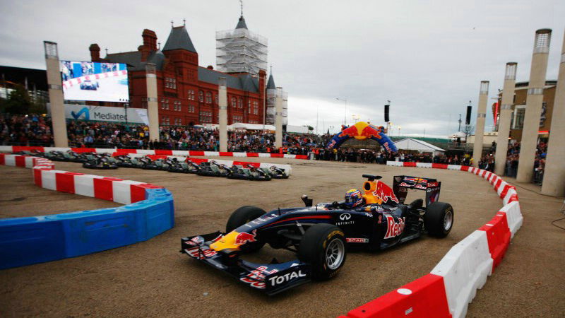 Webber brings F1 snapshot to streets of Cardiff