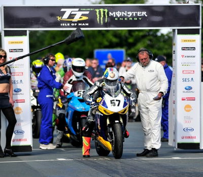 TT2012: Cummins battling to overcome hand injury