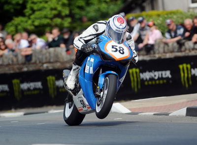 William Dunlop signs for SMR Yamaha