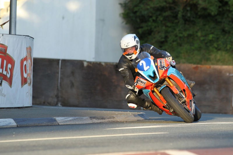 Farquhar tops Classic Superbike times at Manx GP