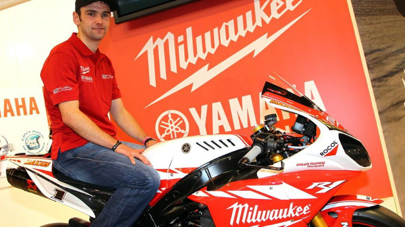 William Dunlop signs for SMR Yamaha