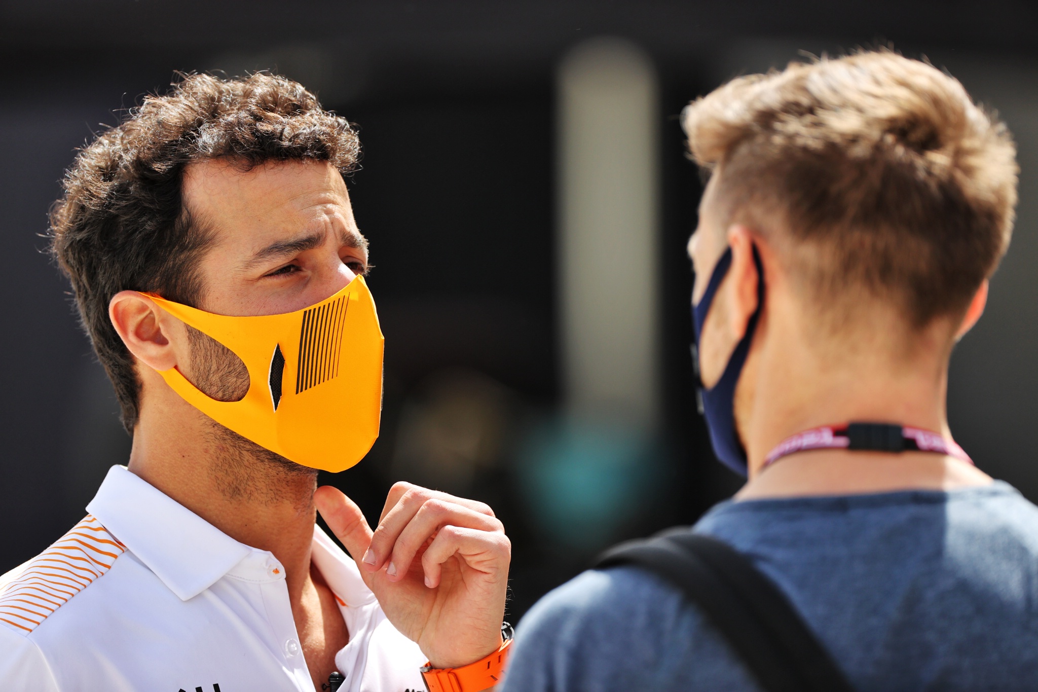 (L to R): Daniel Ricciardo (AUS) McLaren with Jenson Button (GBR) Sky Sports F1 Presenter / Williams Racing Senior