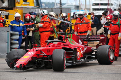 Ferrari SF- 21 dari Charles Leclerc (MON) setelah dia jatuh dari