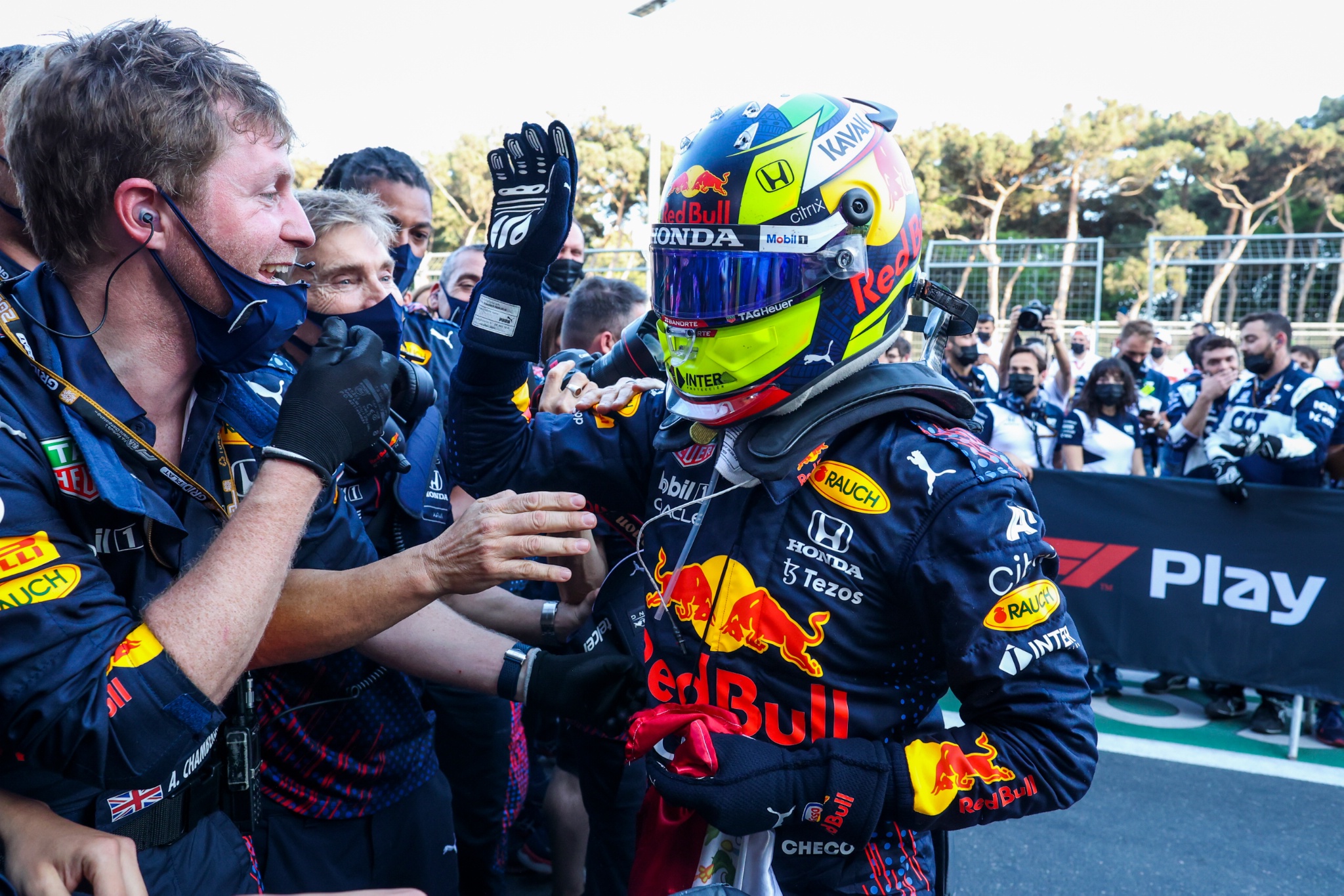Race winner Sergio Perez (MEX) Red Bull Racing celebrates with the team in parc
