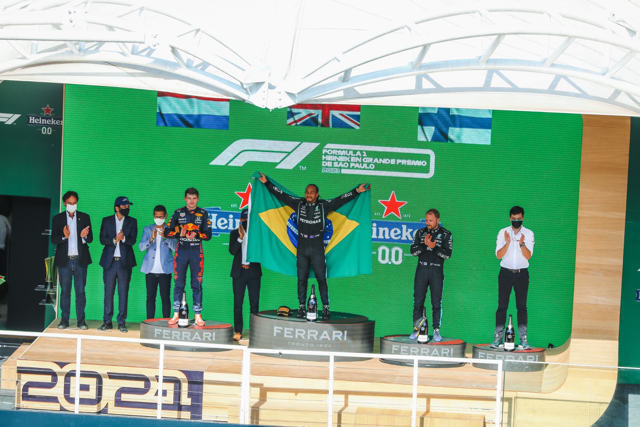 The podium (L to R): Max Verstappen (NLD) Red Bull Racing, second; Lewis Hamilton (GBR) Mercedes AMG F1, race winner;