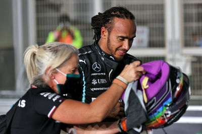 Pole sitter Lewis Hamilton (GBR) Mercedes AMG F1 in qualifying parc ferme with Angela Cullen (NZL) Mercedes AMG F1