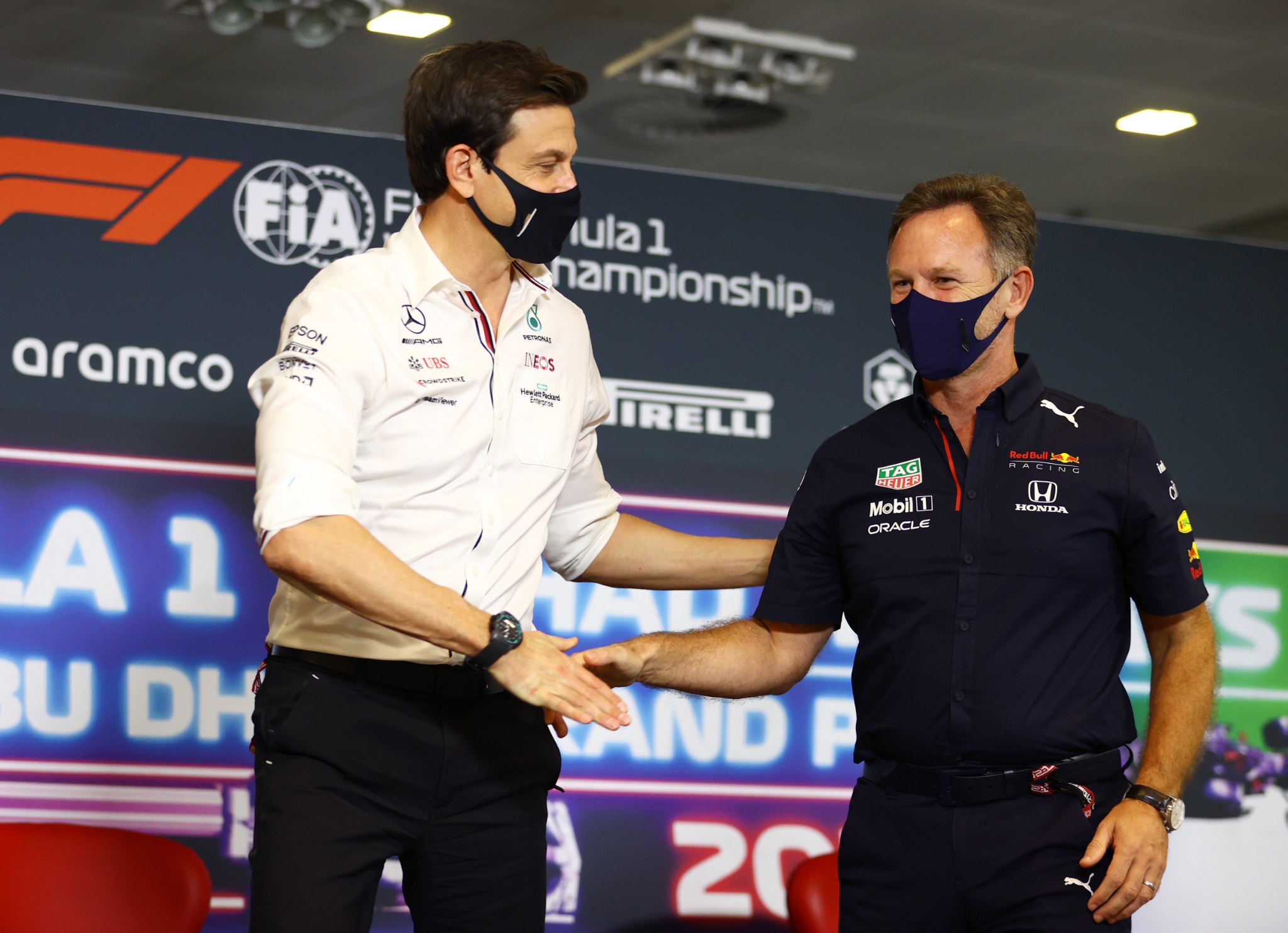 (L ke R ): Toto Wolff (GER) Pemegang Saham dan Direktur Eksekutif Mercedes AMG F1 dan Christian Horner (GBR) Red Bull Racing