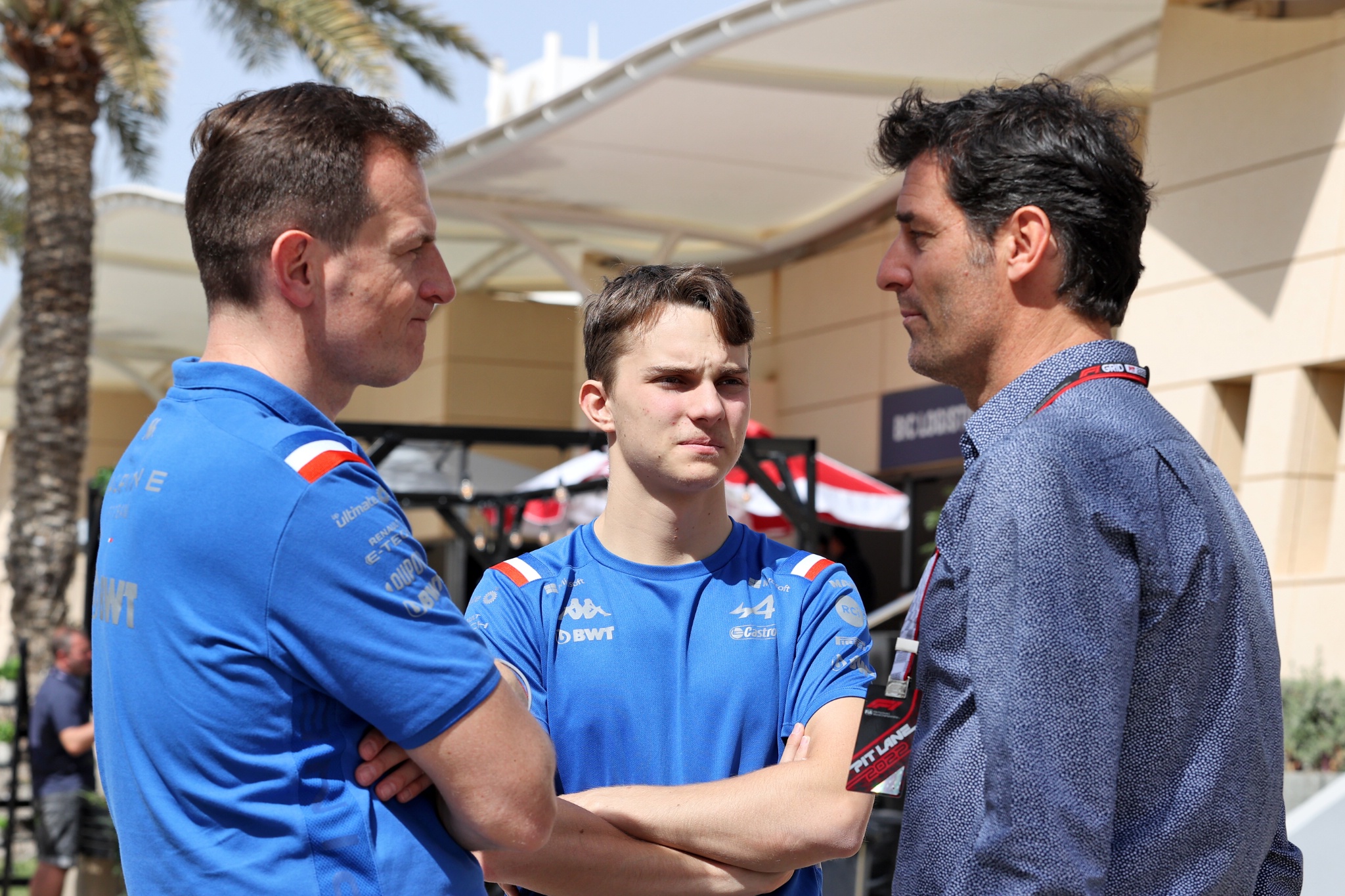 (L ke R ): Laurent Rossi (FRA) Alpine Chief Executive Officer dengan Oscar Piastri (AUS) Alpine Team Reserve Driver and Mark