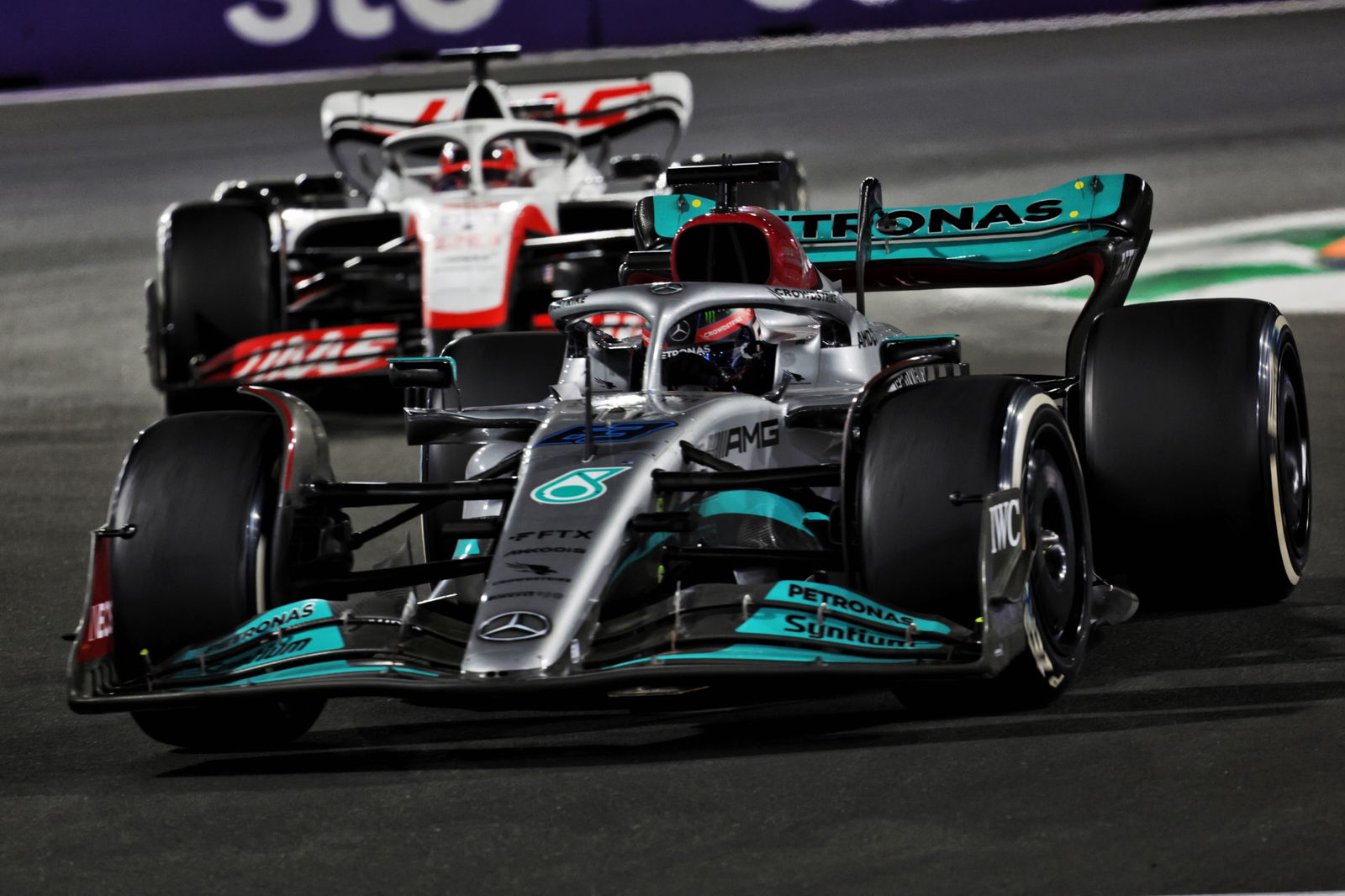 George Russell (GBR) Mercedes AMG F1 W13.