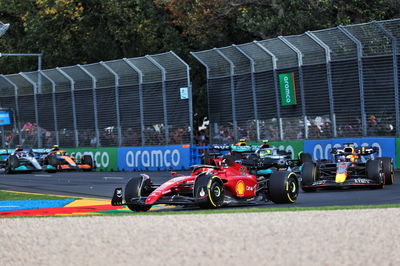 Charles Leclerc (MON) Ferrari F1-75 leads at the start of the race. Formula 1 World Championship, Rd 3, Australian Grand