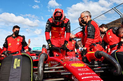 Carlos Sainz Jr ( ESP) Ferrari F1-75 di grid. Kejuaraan Dunia Formula 1, Rd 3, Grand Prix Australia, Albert Park,