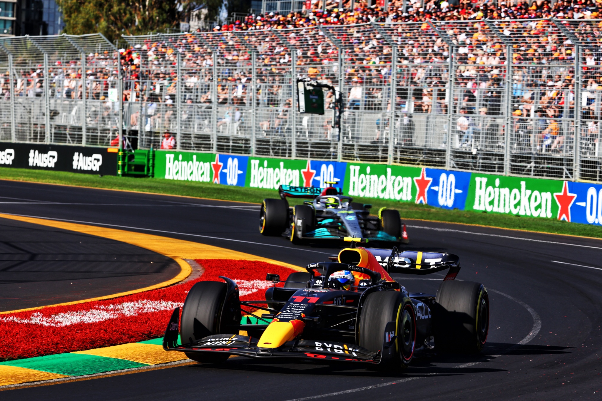 Sergio Perez (MEX) Red Bull Racing RB18. Kejuaraan Dunia Formula 1, Rd 3, Grand Prix Australia, Albert Park,