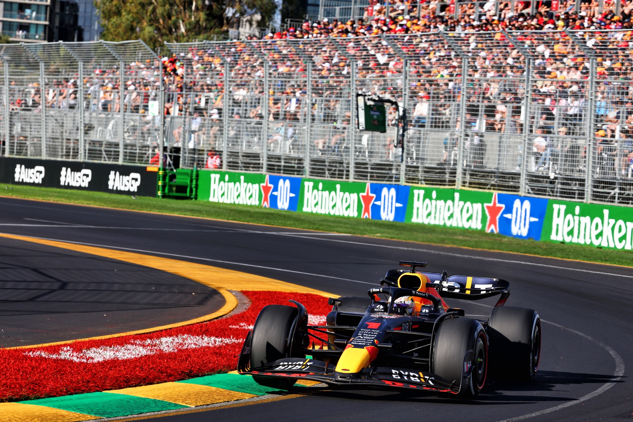 Max Verstappen (NLD) Red Bull Racing RB18. Kejuaraan Dunia Formula 1, Rd 3, Australia Grand Prix, Albert Park,