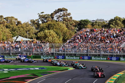 Charles Leclerc (MON) ) Ferrari F1-75 memimpin di awal balapan. Kejuaraan Dunia Formula 1, Rd 3, Australian Grand