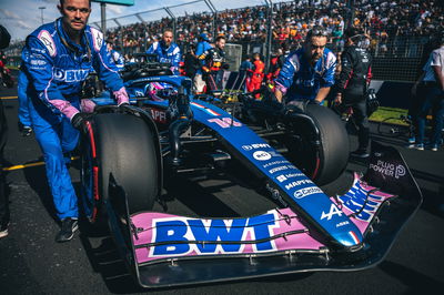 Fernando Alonso (ESP) ) Alpine F1 Team A522 di grid. Kejuaraan Dunia Formula 1, Rd 3, Grand Prix Australia, Albert