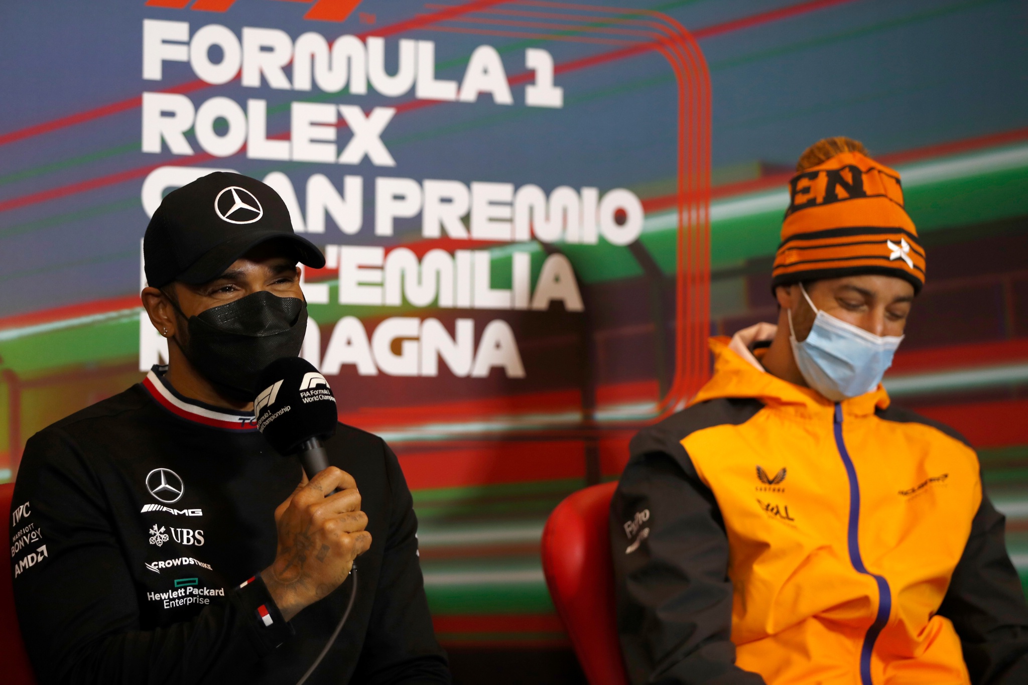 (L to R): Lewis Hamilton (GBR) Mercedes AMG F1 and Daniel Ricciardo (AUS) McLaren in the FIA Press Conference. Formula 1