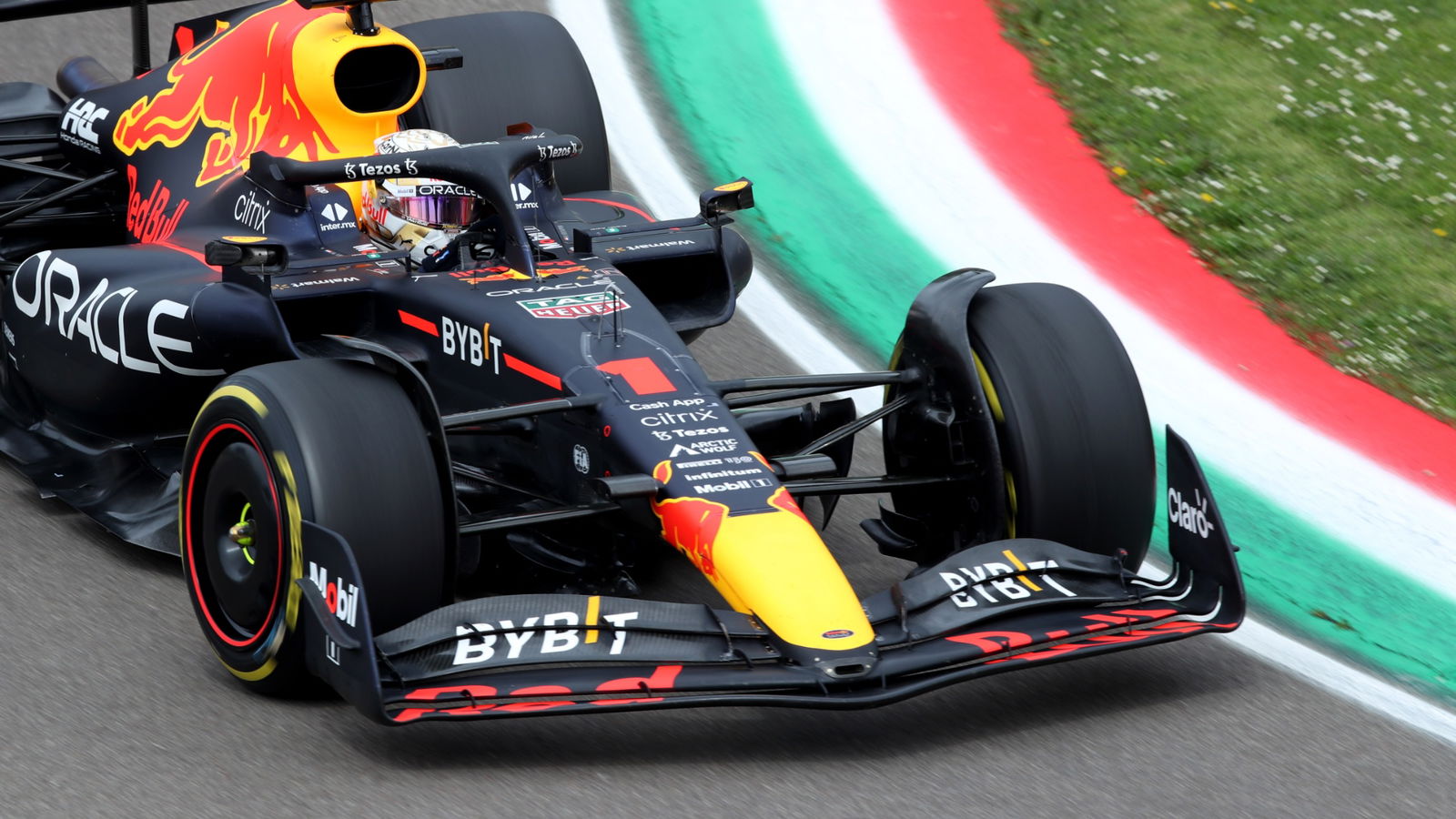 Max Verstappen (NLD) Red Bull R