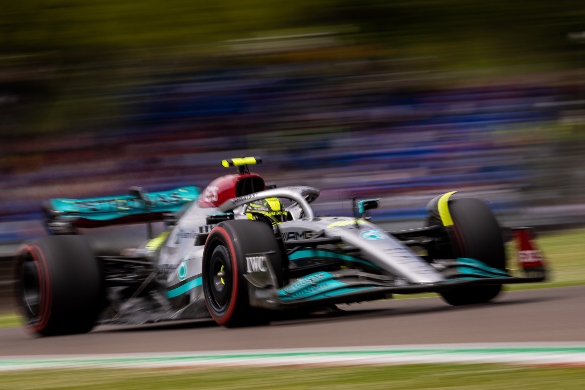 Lewis Hamilton (GBR) ) Mercedes AMG F1 W13. Kejuaraan Dunia Formula 1, Rd 4, Emilia Romagna Grand Prix, Imola, Italy,