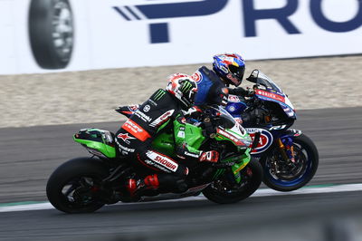 Jonathan Rea and Toprak Razgatlioglu, Assen WorldSBK race2, 24 April