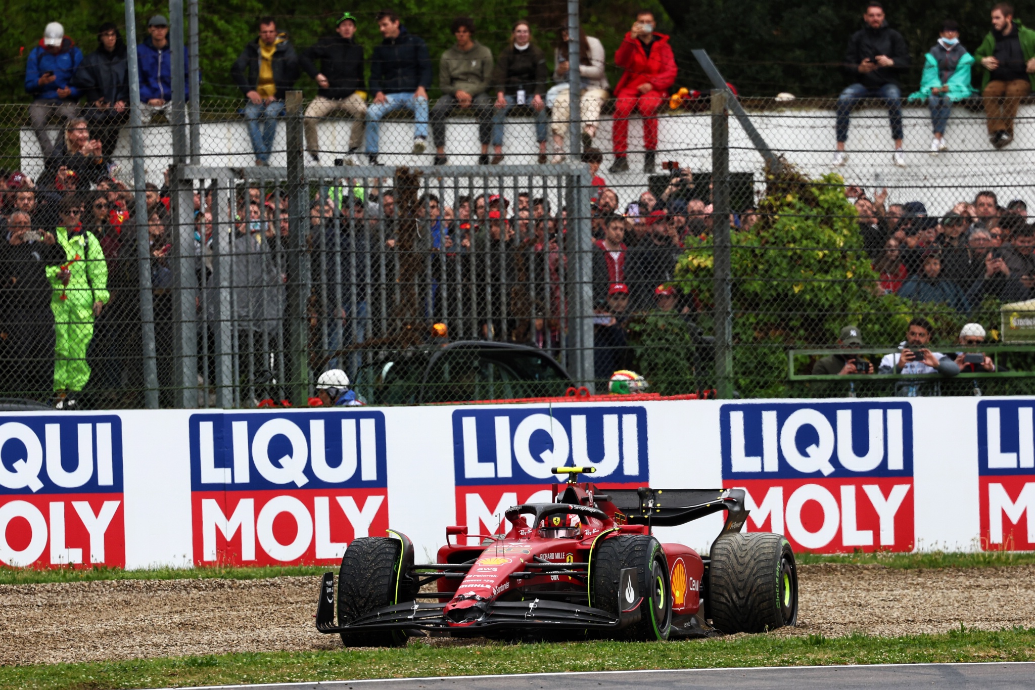 Carlos Sainz Jr (ESP) Ferrari F1-75 retired from the race at the start. Formula 1 World Championship, Rd 4, Emilia Romagna