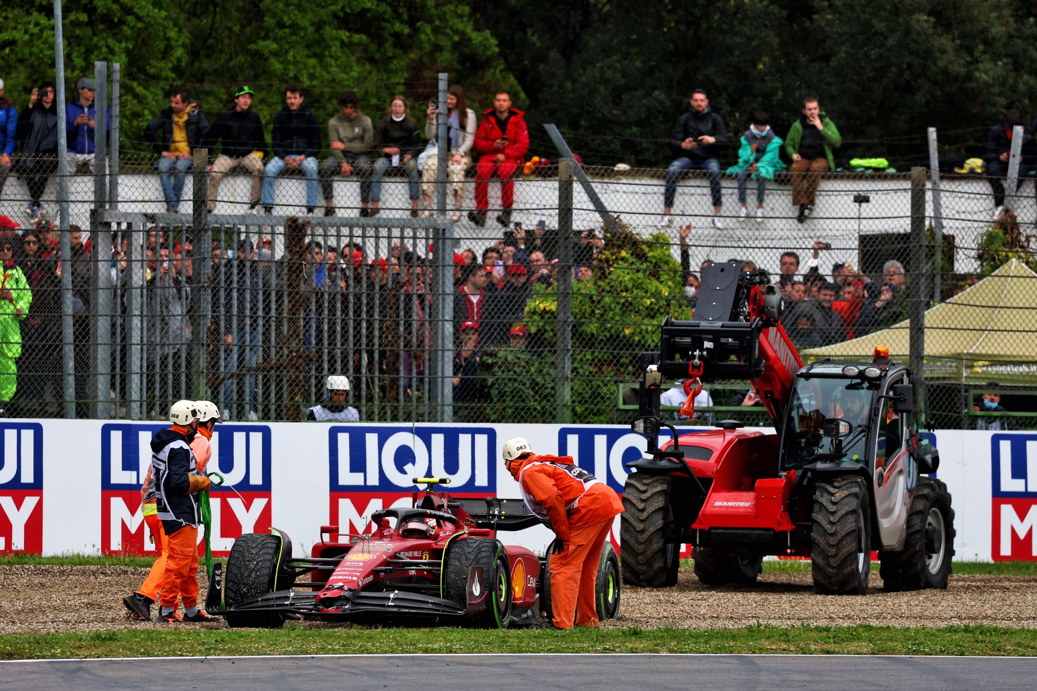 Carlos Sainz Jr (ESP) Ferrari F1-75 retired from the race at the start. Formula 1 World Championship, Rd 4, Emilia Romagna